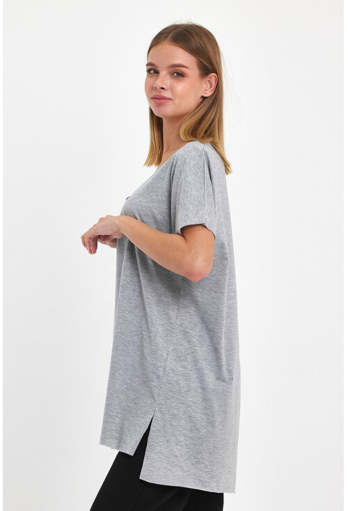 Kadın V Yaka Yırtmaçlı Oversize Basic Tişört