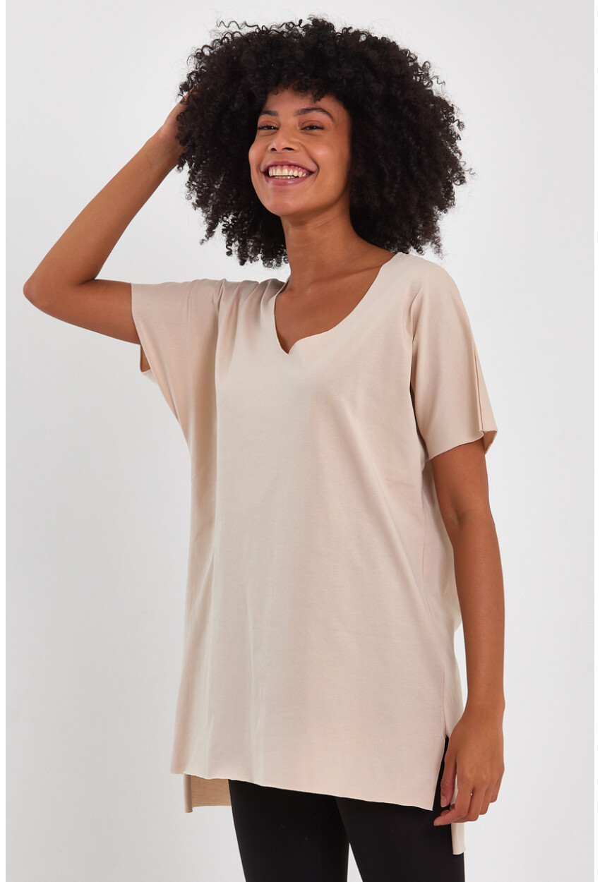 Kadın V Yaka Yırtmaçlı Oversize Basic Tişört